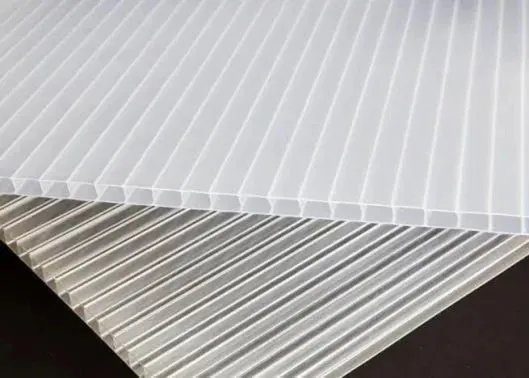 Láminas alveolares opal y cristal para techos