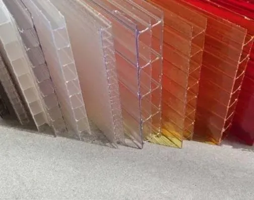 Policarbonato alveolar en colores para cubiertas y pérgolas